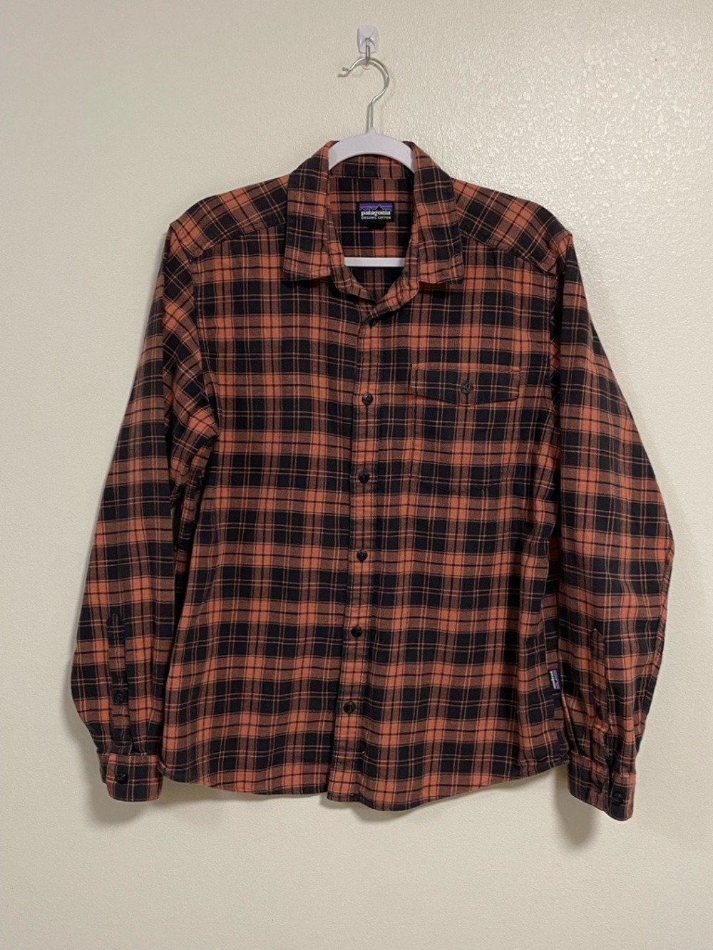 Patagonia Shirt Men’s Size Medium Orange Black Plaid Flannel Button-Up Shirt